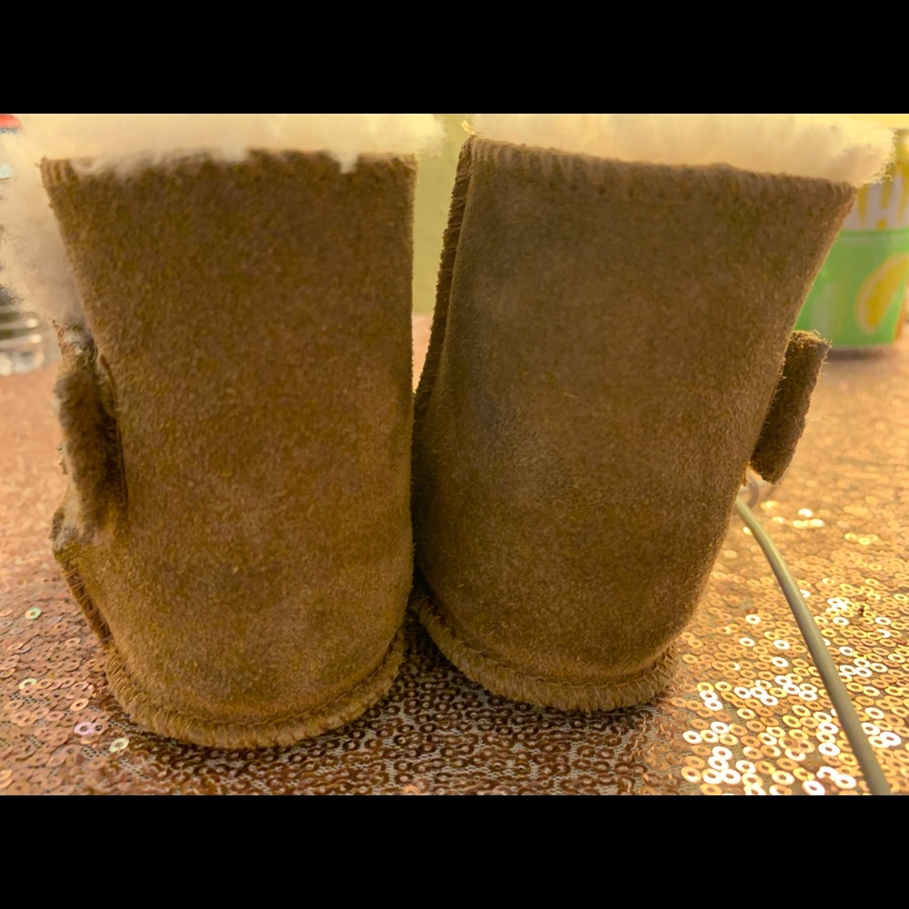 Uggs - Picture 3 of 7